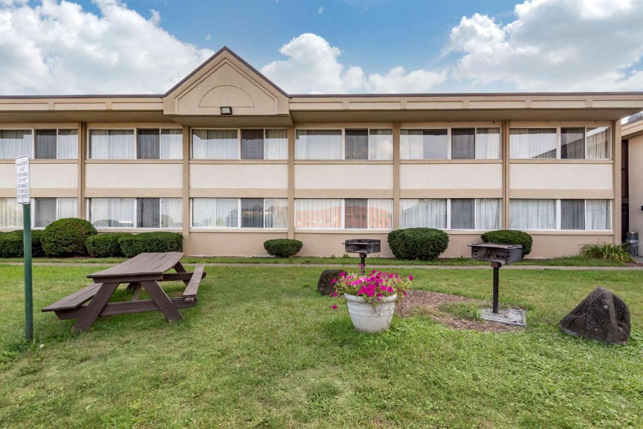 Quality Inn & Suites Vestal Binghamton Near University Exterior foto
